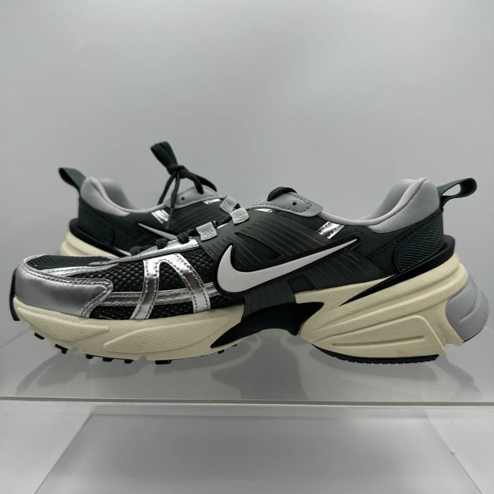 Brand New Nike V2K Run Vintage Green HJ4497-300 Sneakers Shoes Men's Size 10.5